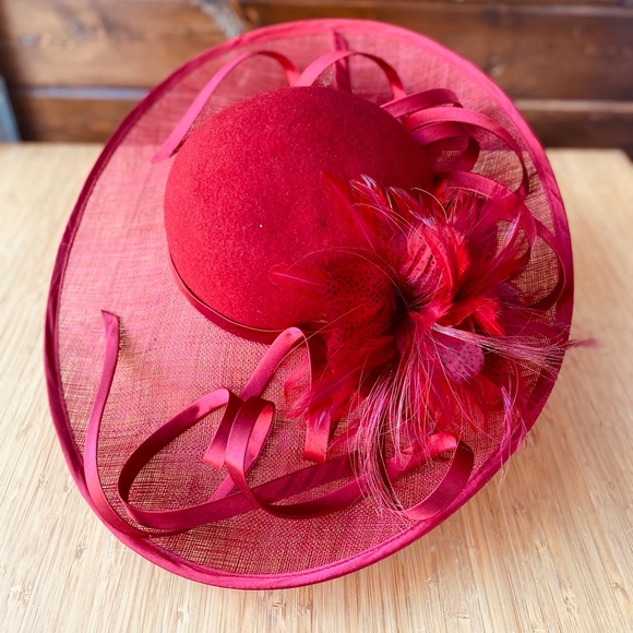 Red derby hat - Picture 4 of 7